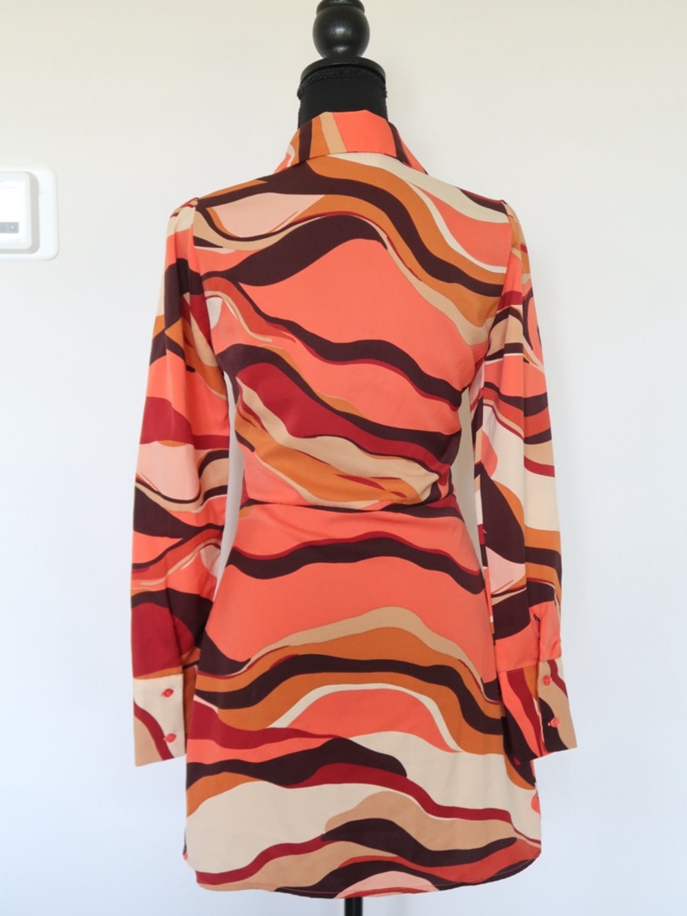 Kittenish Retro Button-Front Collared Mini Dress - Picture 2 of 3